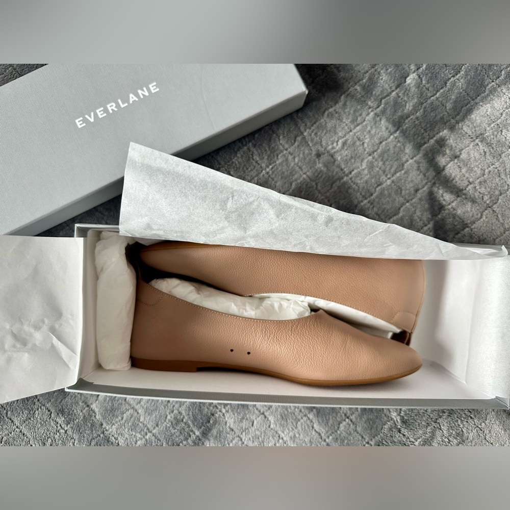 Everlane - The Italian Leather Day Glove flats - Color Tan/Size 6.5